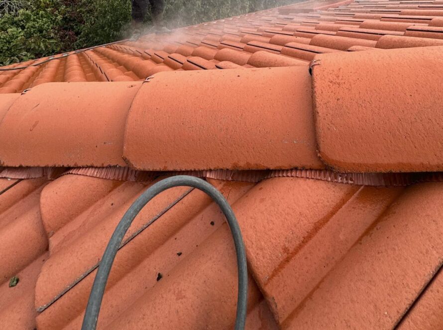 Mohás tető tisztítása Battonya városában magasnyomású mosóval