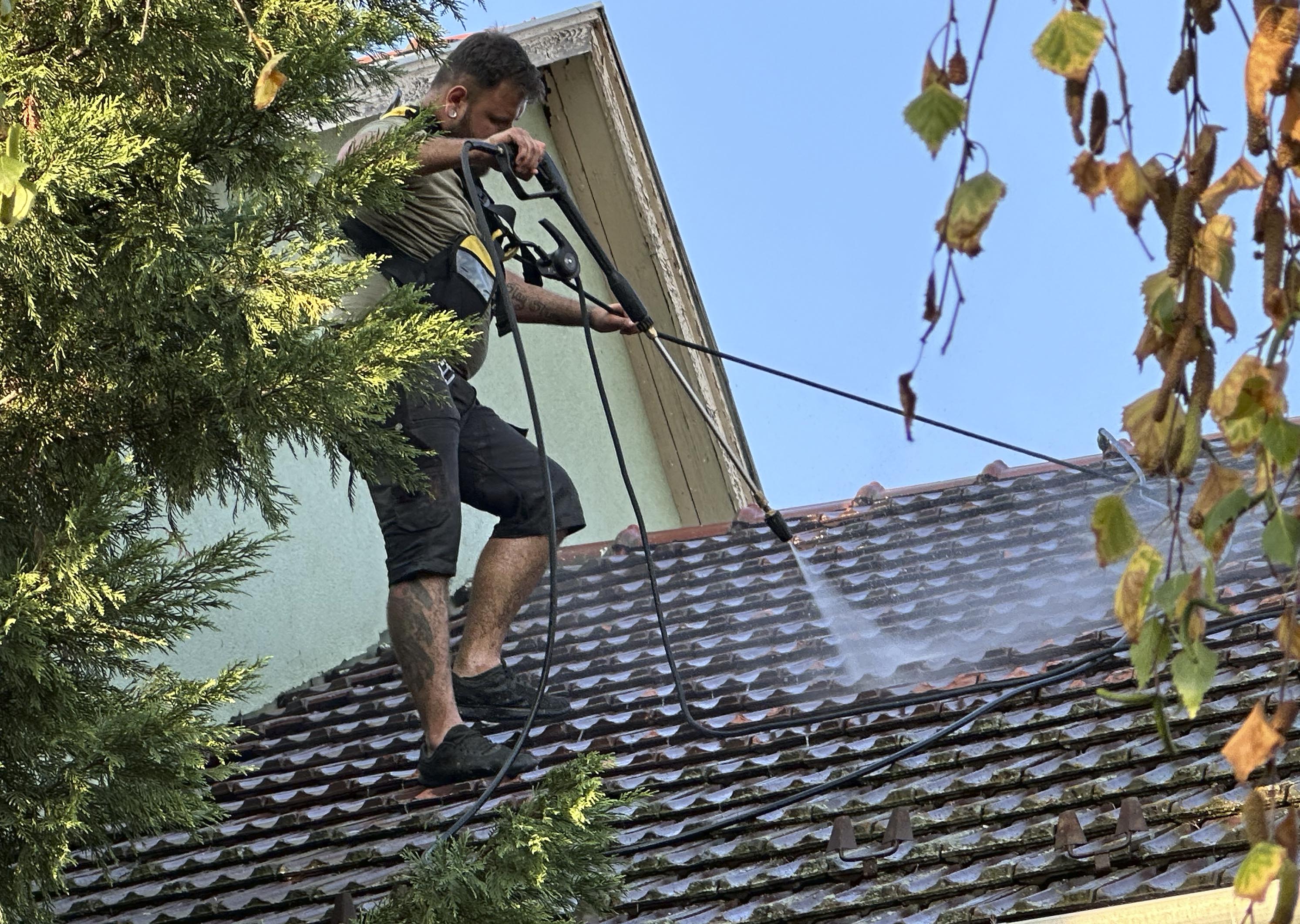 tetőtisztítás Bicsérd Bicsérd városában magasnyomású mosóval