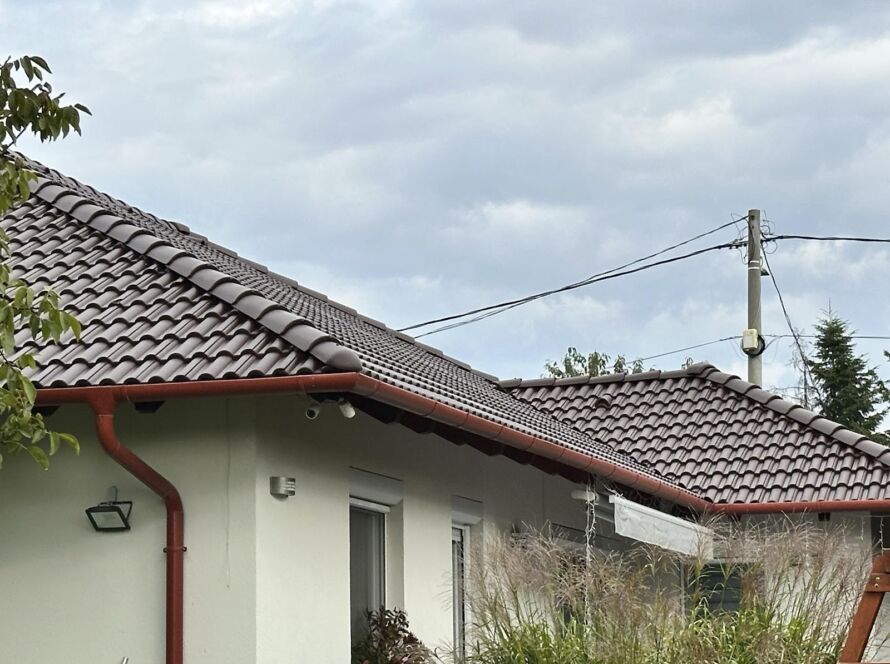 Tetőfestés árak Gödöllő városában magasnyomású mosóval