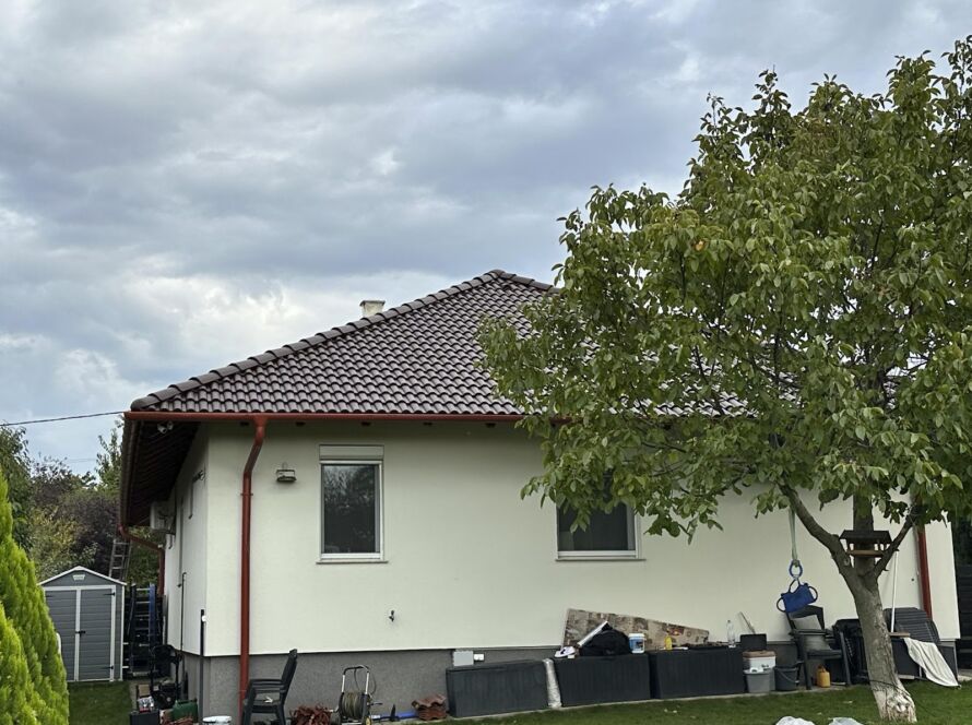 Tetőfestés árak Gödöllő városában magasnyomású mosóval