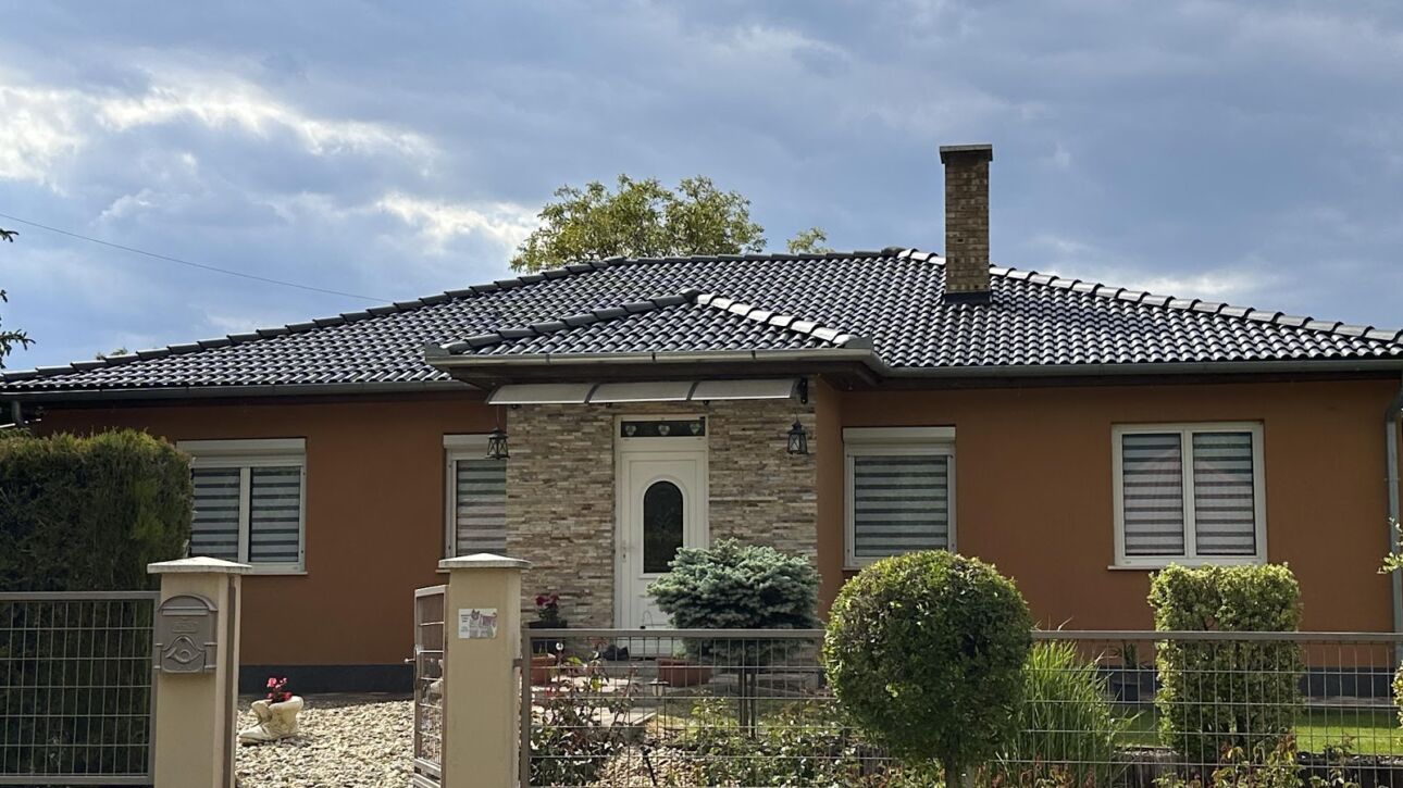 Tetőfestés Hajdúadház városában magasnyomású mosóval