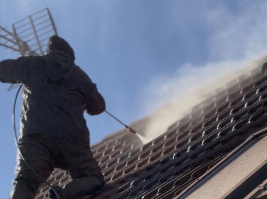 Tetőtisztítás árak Pannonhalma városában magasnyomású mosóval